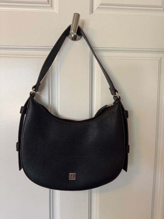Liz Claiborne Handbags - Liz Claiborne Black Pebbled Crescent Shoulder Bag